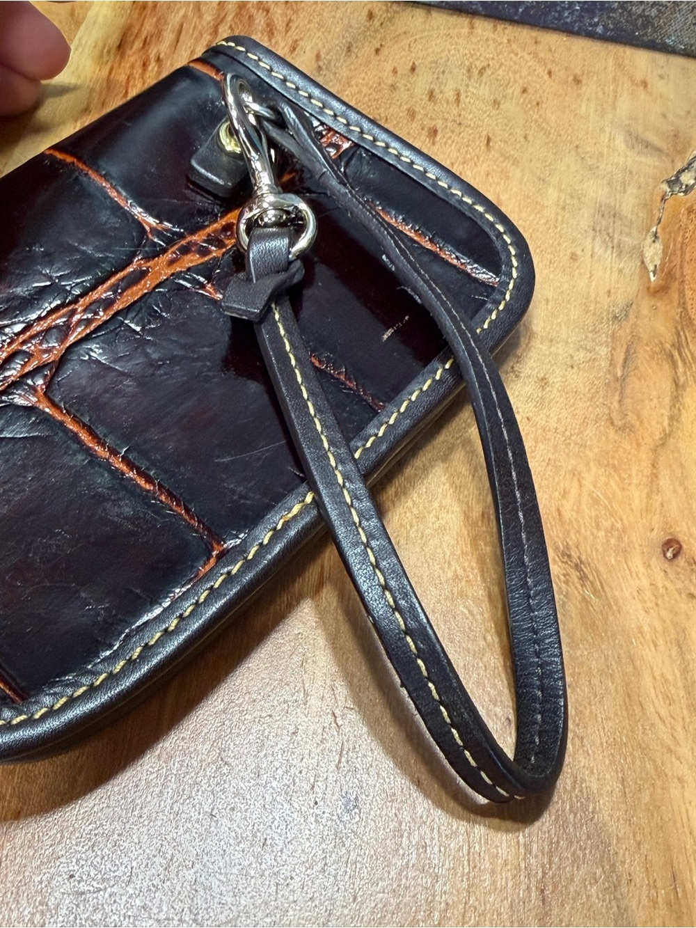 Dooney & Bourke Vintage Y2K Croc Embossed Leather Wristlet Mahogany - Picture 9 of 11